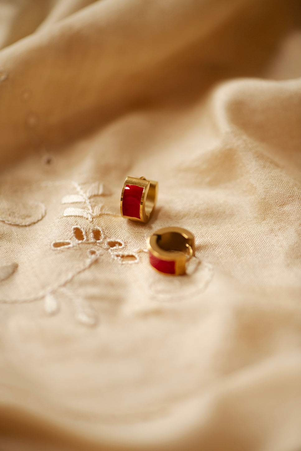 Oorbellen Coco zwart en rood - RVS