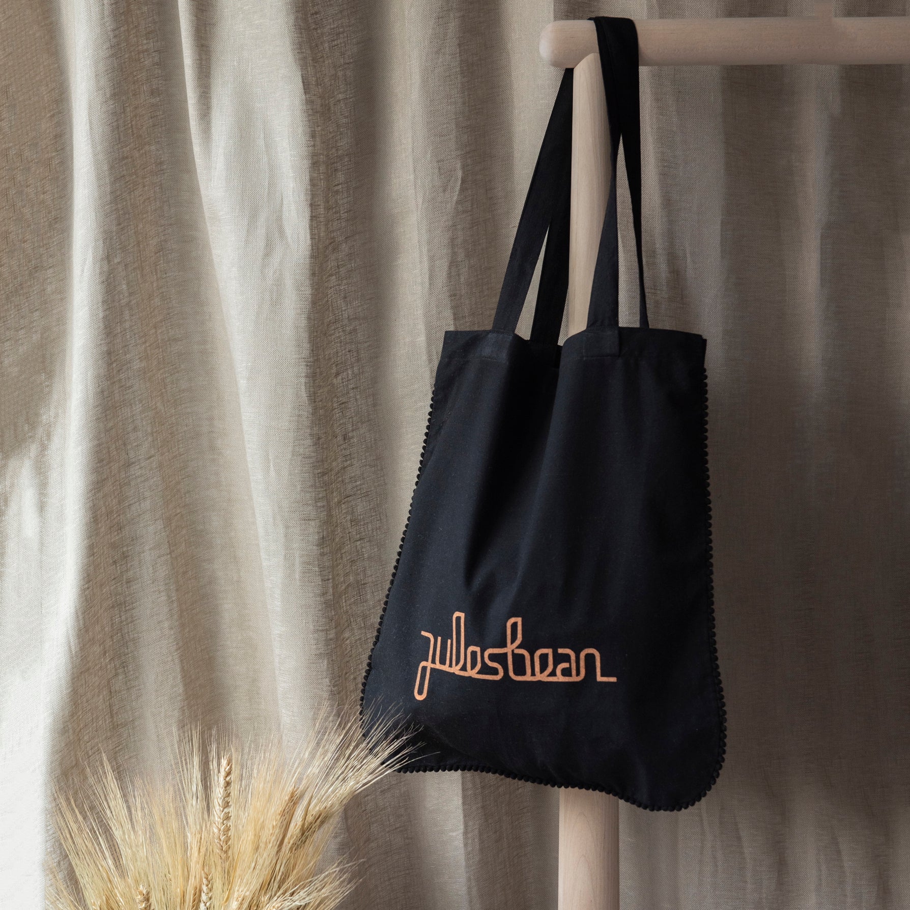 Jules Bean shopper
